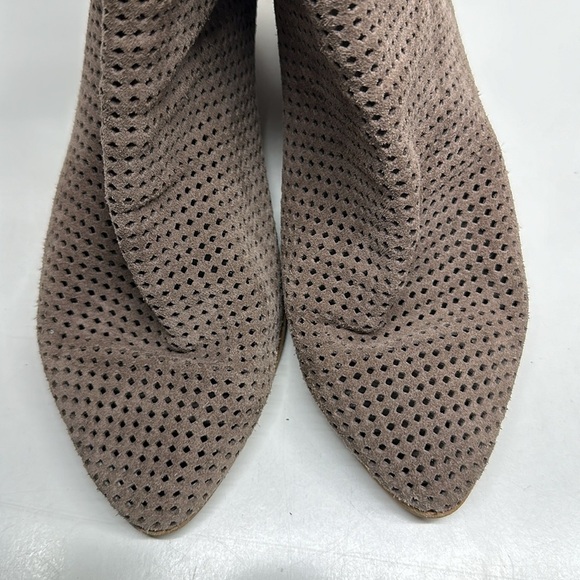 Jeffrey Campbell Jenelle Boots Heeled Ankle Booties Laser Cut Suede Tan Size 9.5 - Picture 7 of 12